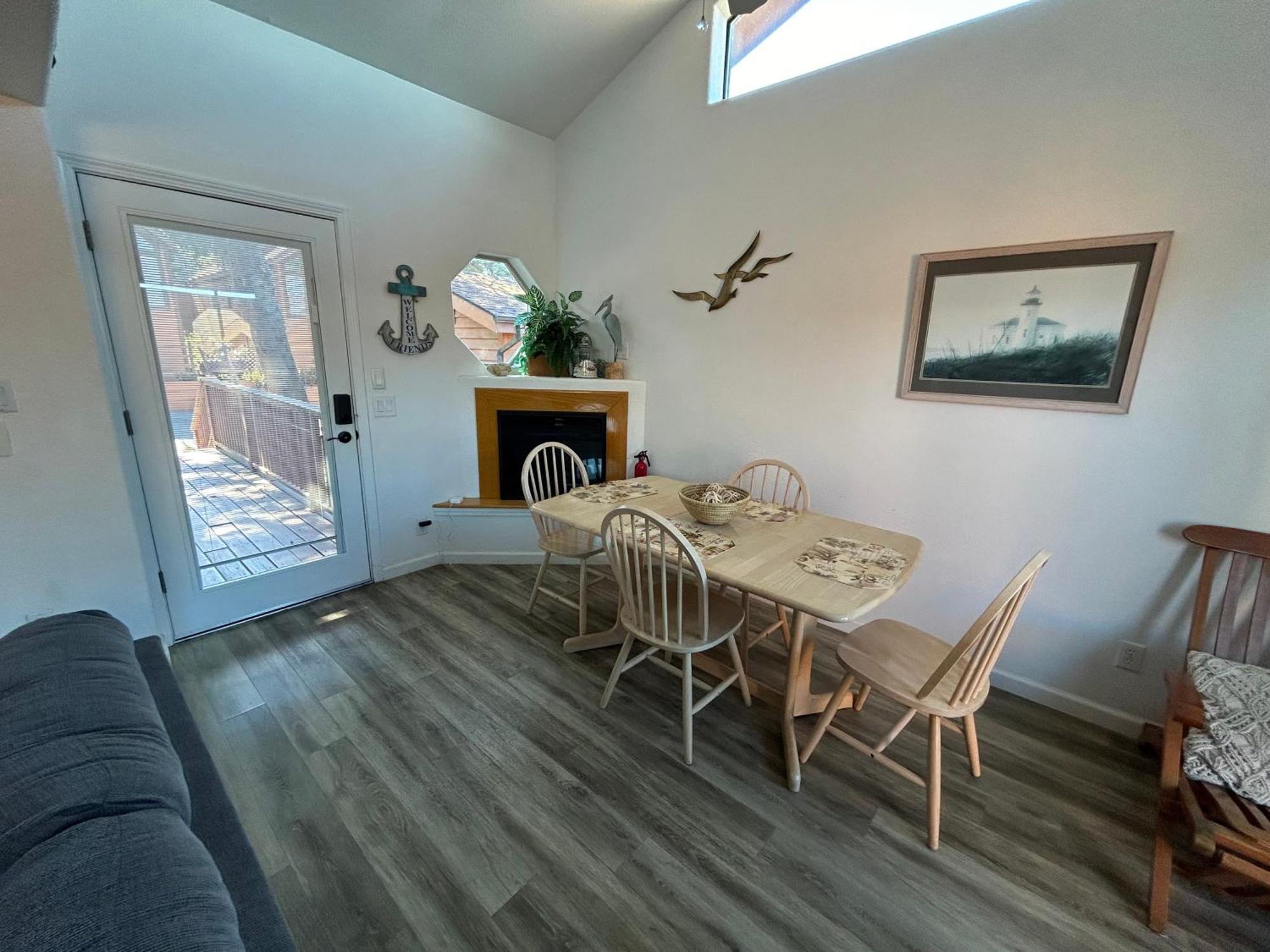 Ocean 28 W Jacuzzi With Private Smith River